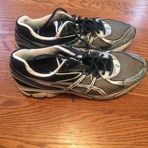 Men’s size 12 Asics running shoes
